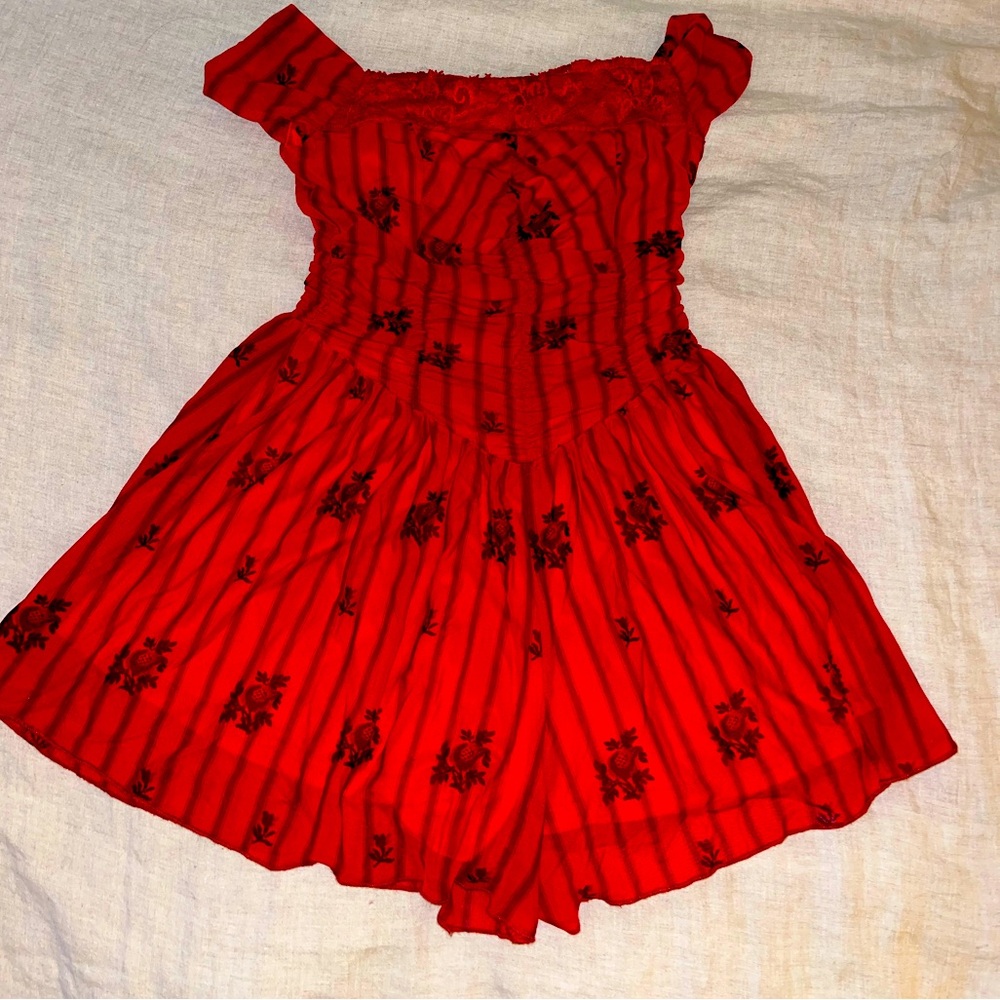 Kimchi Blue Urban Outfitters flowy floral red romper size XS